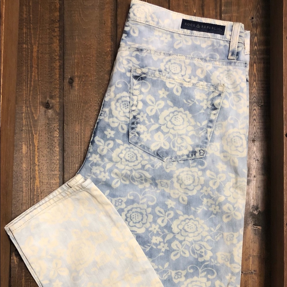 Rock & Republic - Size 10 M Berlin- Ombre Floral Print Skinny Jeans.